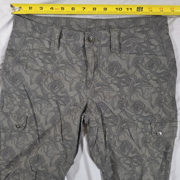 Eddie Bauer Green Gray Patterned Cargo Capris - Picture 5 of 7